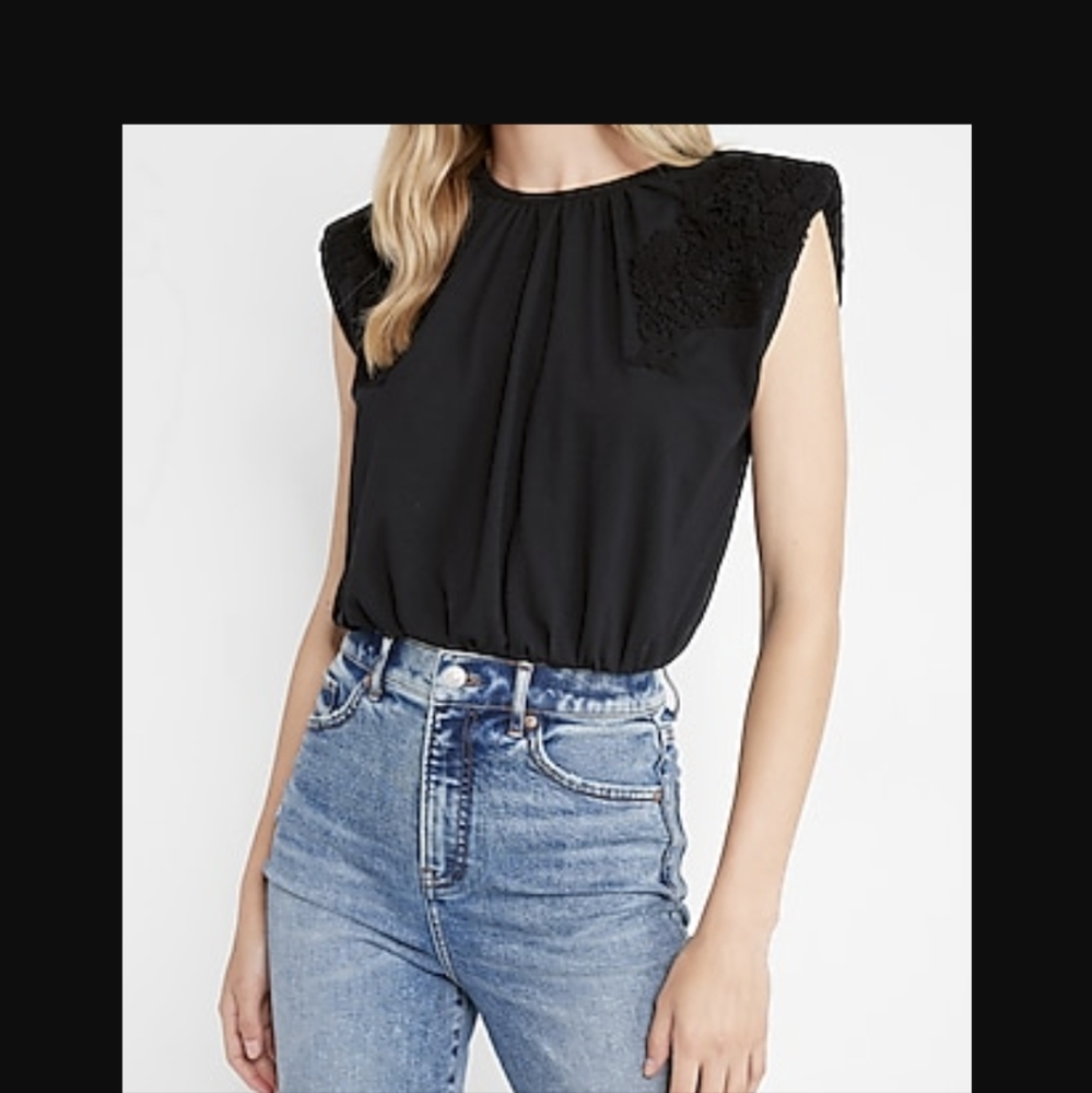 Express Strong Shoulder Lace Crop Top